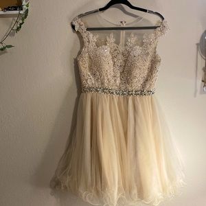 Cream Prom/Dama dress, Knee length, Size Medium